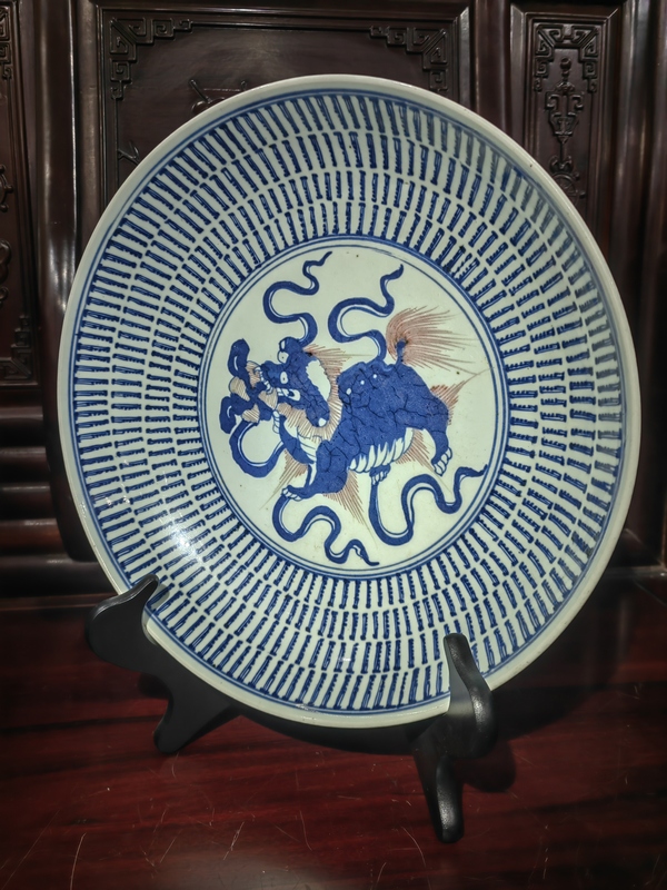 古玩陶瓷雍正青花釉里紅獅子滾繡球大盤拍賣，當(dāng)前價(jià)格25000元