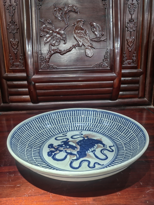 古玩陶瓷雍正青花釉里紅獅子滾繡球大盤拍賣，當(dāng)前價(jià)格25000元