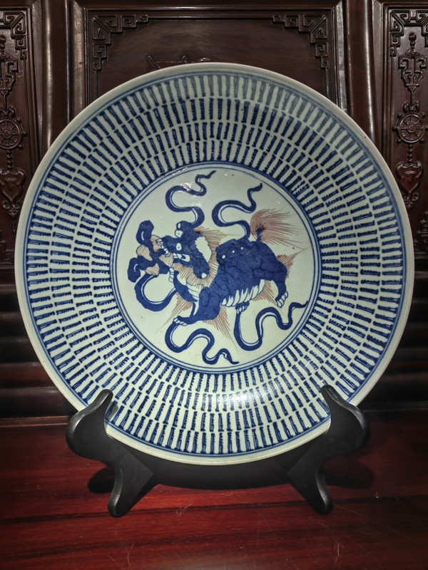 古玩陶瓷雍正青花釉里紅獅子滾繡球大盤拍賣，當(dāng)前價(jià)格25000元