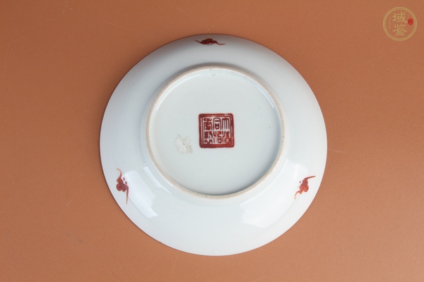 古玩陶瓷印章紋礬紅盤(pán)真品鑒賞圖
