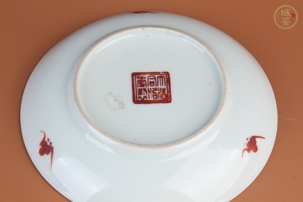 古玩陶瓷印章紋礬紅盤(pán)真品鑒賞圖