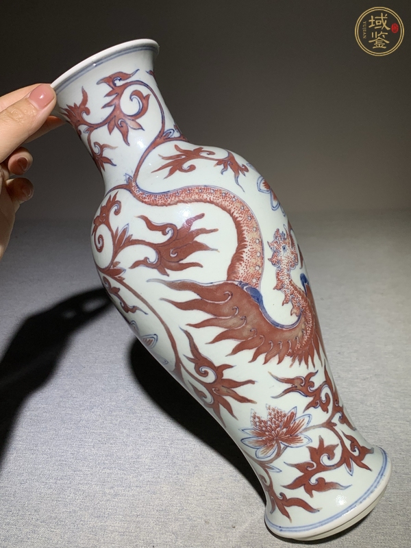 古玩陶瓷康熙款青花釉里紅夔龍紋觀音瓶真品鑒賞圖