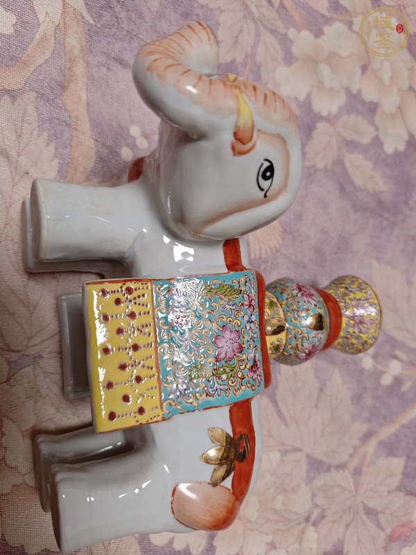 古玩陶瓷粉彩花卉瓷象擺件真品鑒賞圖
