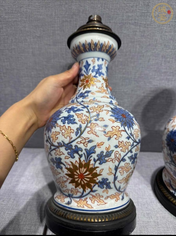 古玩陶瓷青花礬紅描金瓶真品鑒賞圖
