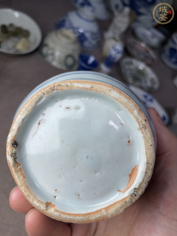古玩陶瓷花卉紋青花罐真品鑒賞圖