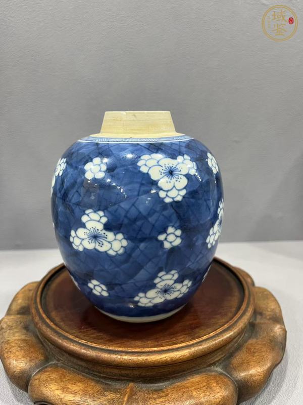 古玩陶瓷青花留白冰梅紋罐真品鑒賞圖