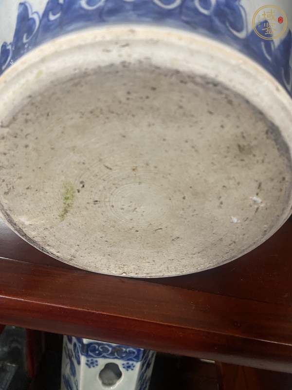 古玩陶瓷花卉紋青花罐真品鑒賞圖