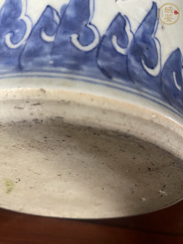 古玩陶瓷花卉紋青花罐真品鑒賞圖