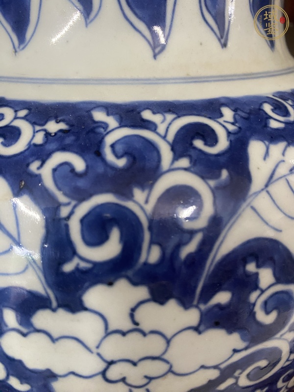 古玩陶瓷花卉紋青花罐真品鑒賞圖