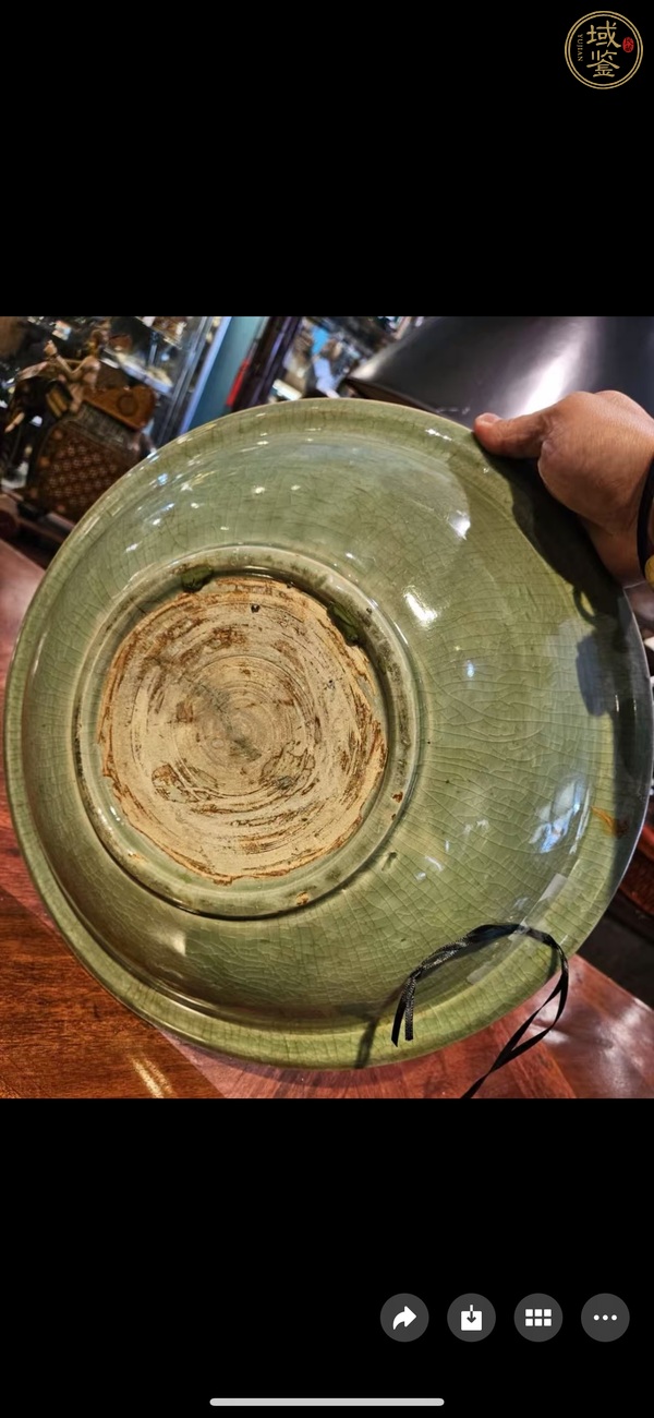 古玩陶瓷龍泉印花盤真品鑒賞圖