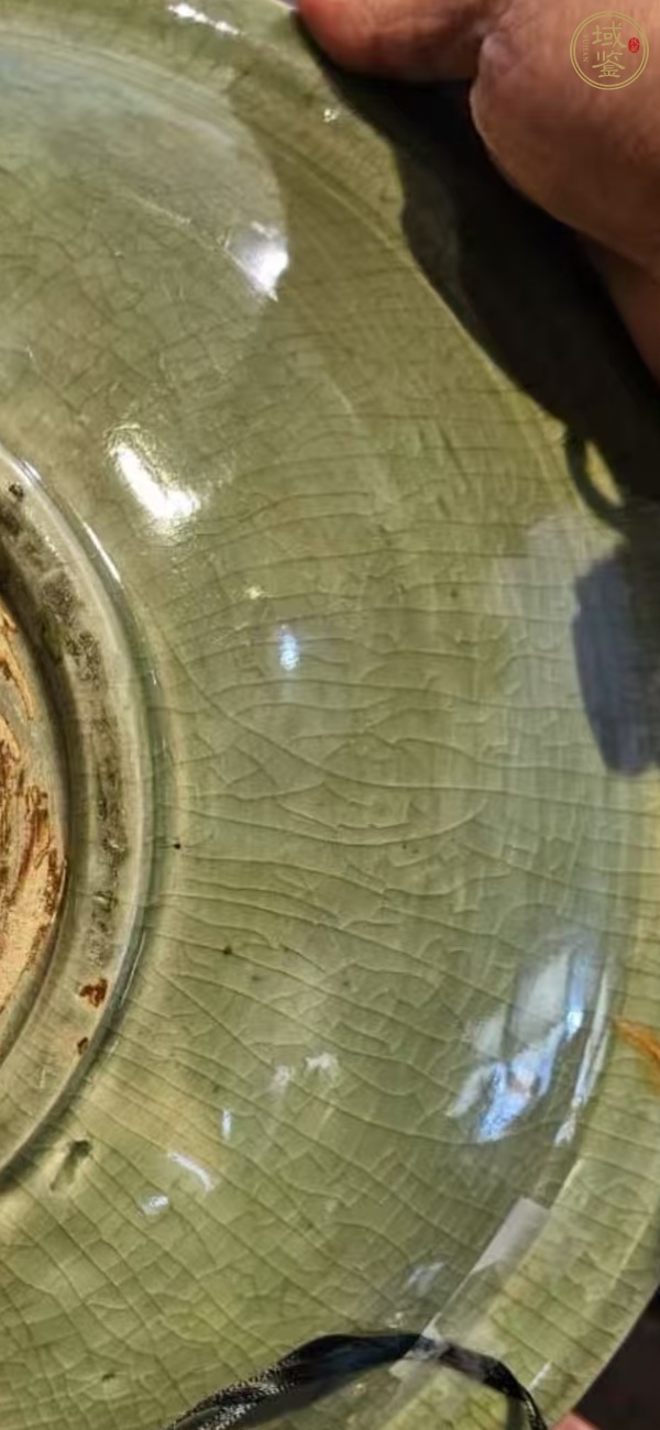 古玩陶瓷龍泉印花盤真品鑒賞圖