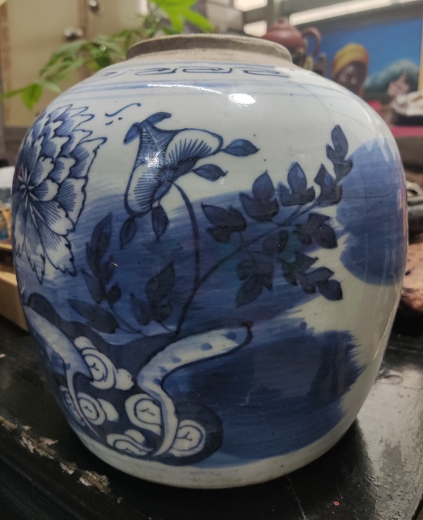 古玩轉(zhuǎn)賣清中期花卉紋青花罐拍賣，當(dāng)前價格100000元