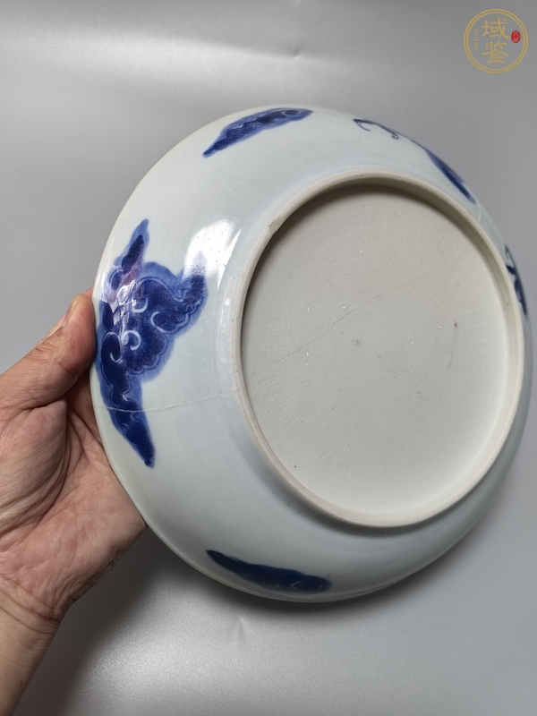 古玩陶瓷過墻龍紋青花盤真品鑒賞圖