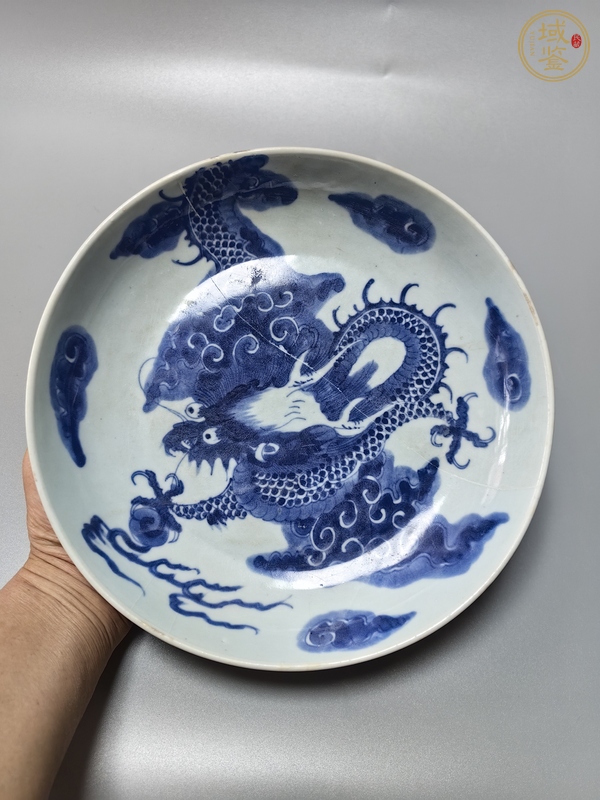 古玩陶瓷過墻龍紋青花盤真品鑒賞圖