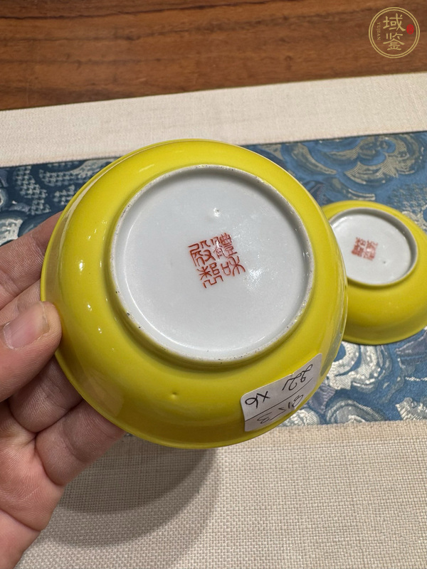 古玩陶瓷體和殿制款黃釉盤真品鑒賞圖