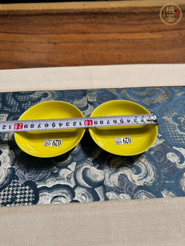 古玩陶瓷體和殿制款黃釉盤真品鑒賞圖