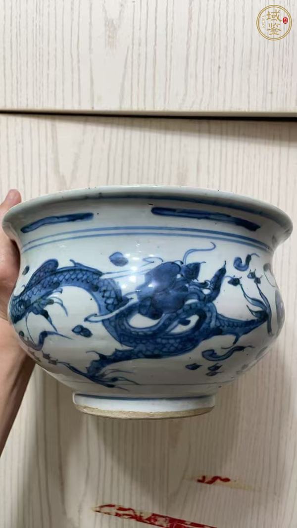 古玩陶瓷二龍戲珠青花香爐真品鑒賞圖
