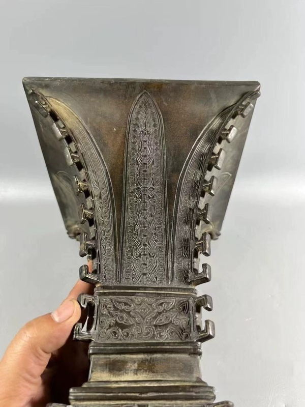 古玩銅器花觚拍賣，當前價格36000元