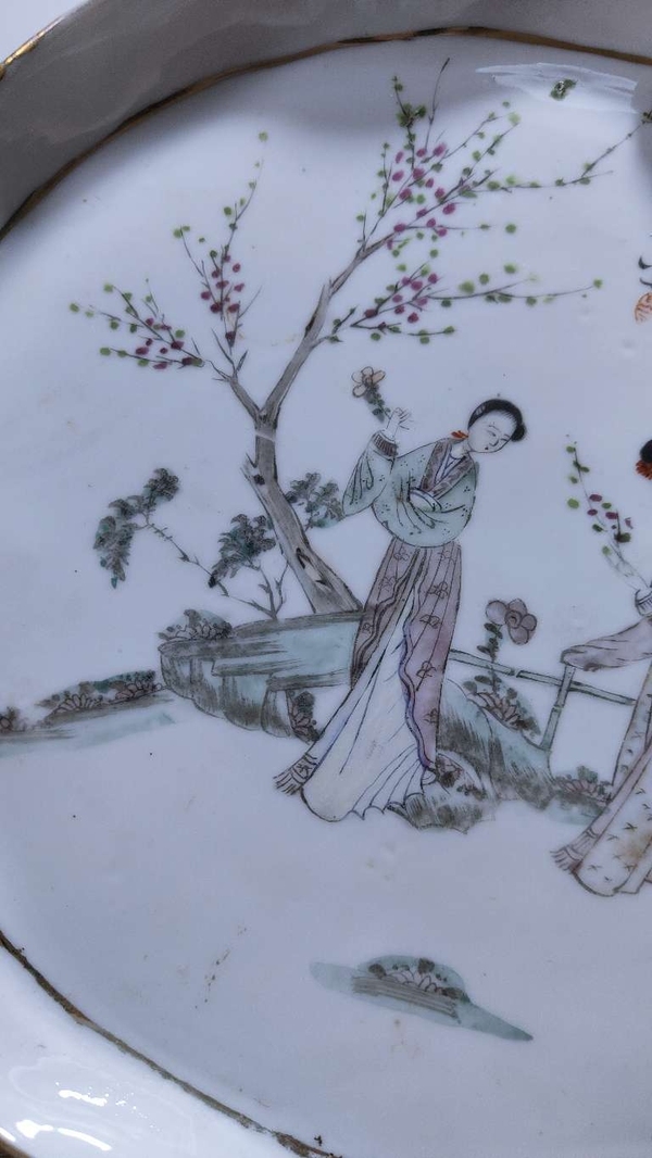 古玩陶瓷粉彩二喬圖茶盤拍賣，當(dāng)前價格1999元