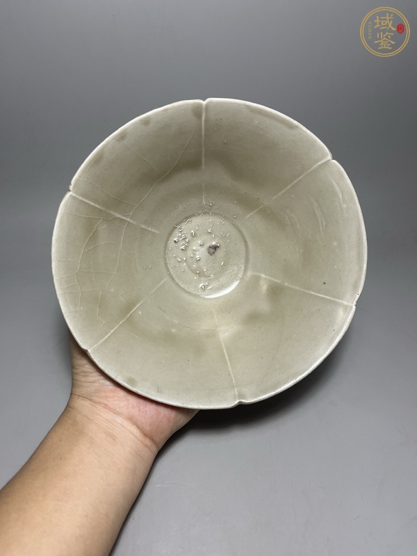 古玩陶瓷宋代 青釉六出筋斗笠碗真品鑒賞圖