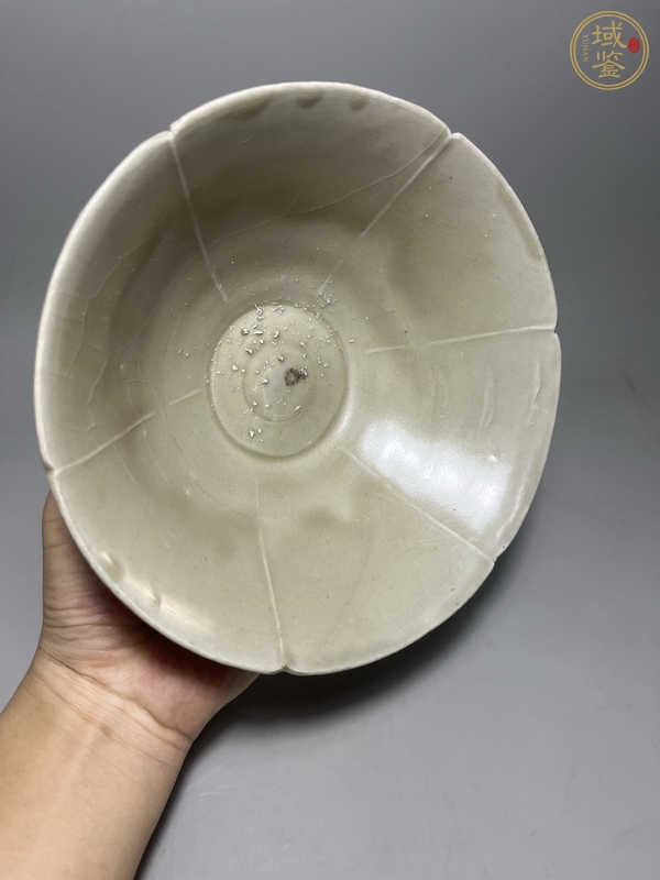 古玩陶瓷宋代 青釉六出筋斗笠碗真品鑒賞圖