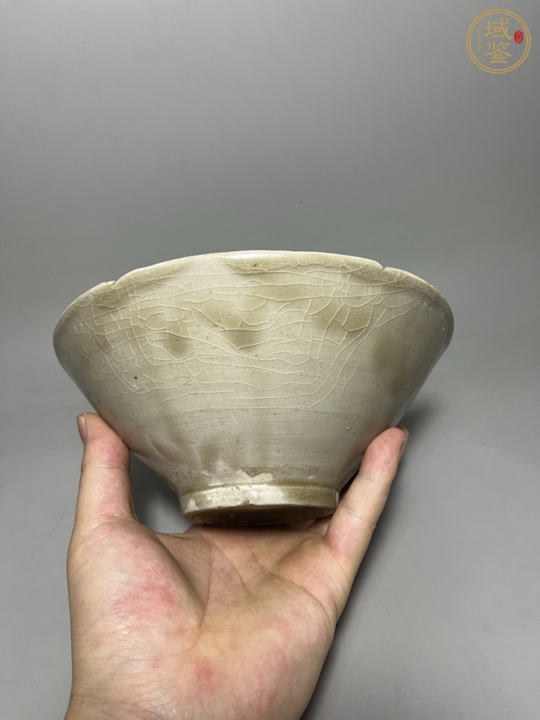 古玩陶瓷宋代 青釉六出筋斗笠碗真品鑒賞圖