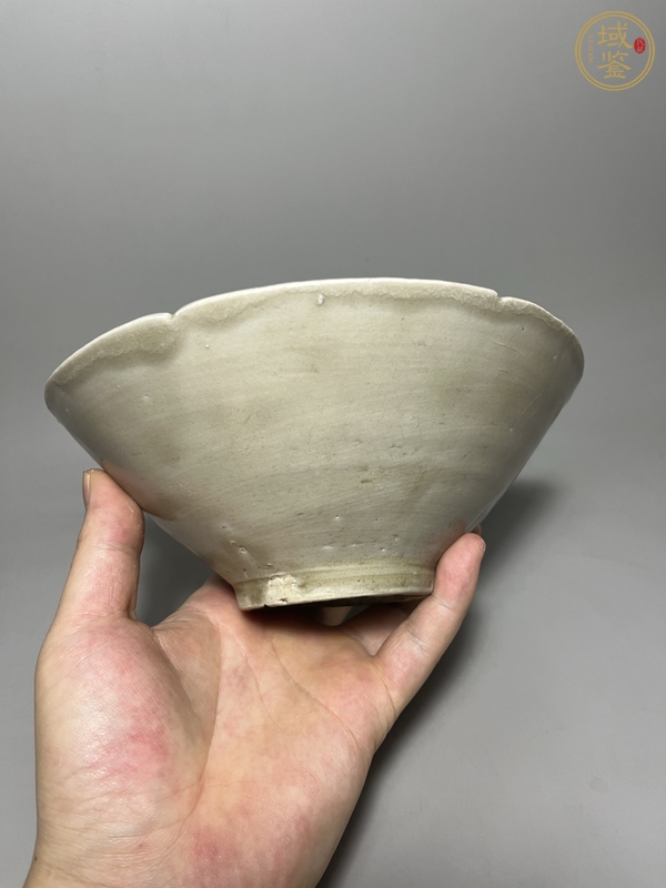 古玩陶瓷宋代 青釉六出筋斗笠碗真品鑒賞圖