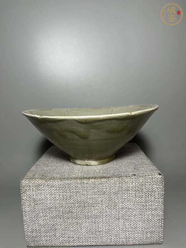 古玩陶瓷宋代 青釉六出筋斗笠碗真品鑒賞圖
