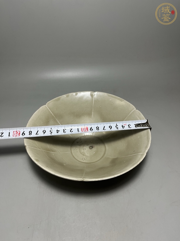 古玩陶瓷宋代 青釉六出筋斗笠碗真品鑒賞圖