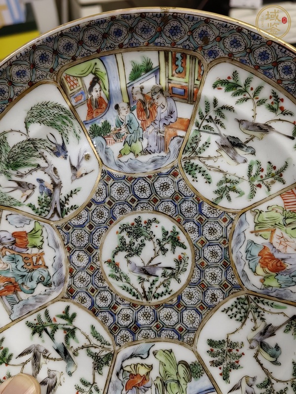 古玩陶瓷廣五彩人物臥足盤真品鑒賞圖