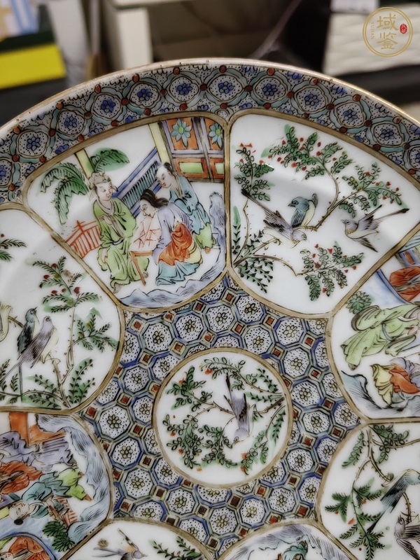 古玩陶瓷廣五彩人物臥足盤真品鑒賞圖