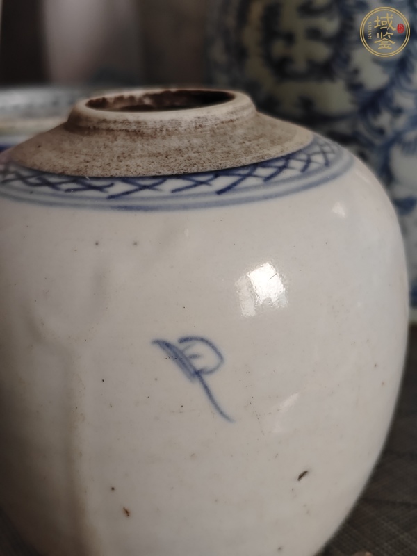 古玩陶瓷清中期青花博古小罐真品鑒賞圖
