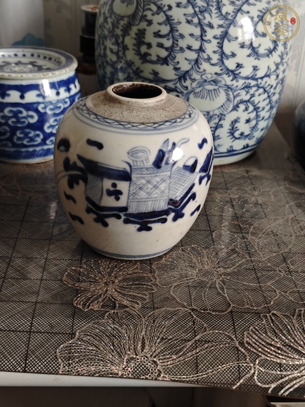 古玩陶瓷清中期青花博古小罐真品鑒賞圖