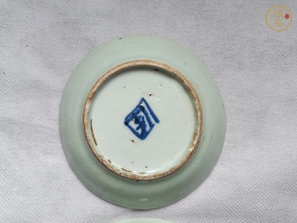 古玩陶瓷豆青釉盤真品鑒賞圖