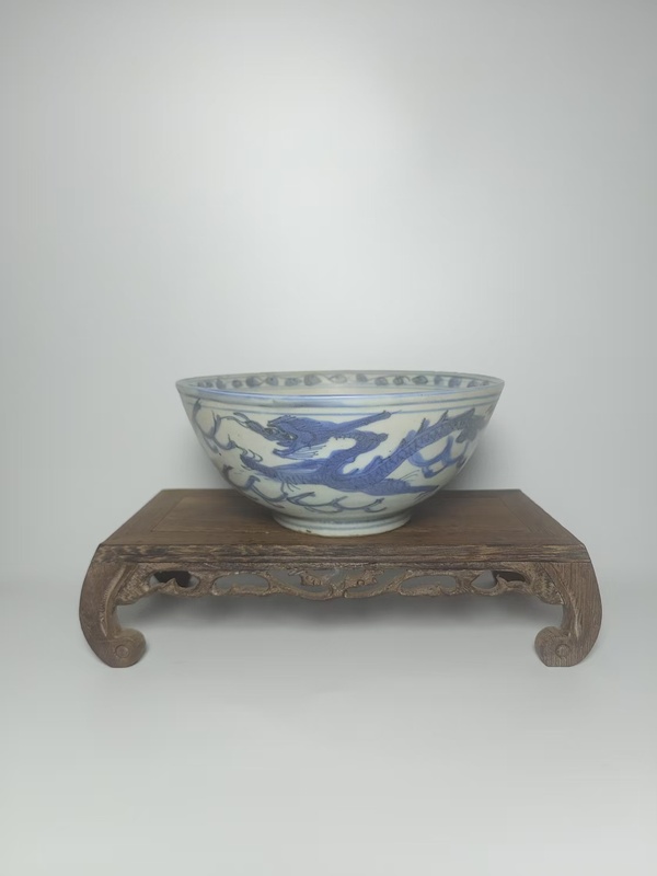 古玩轉(zhuǎn)賣晚明青花龍鳳紋碗拍賣，當(dāng)前價格2500元