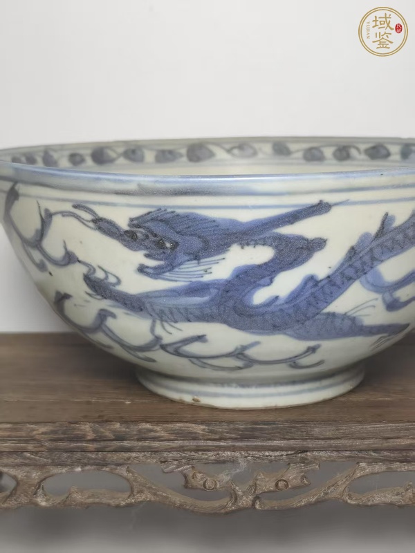 古玩陶瓷晚明青花龍鳳紋碗真品鑒賞圖