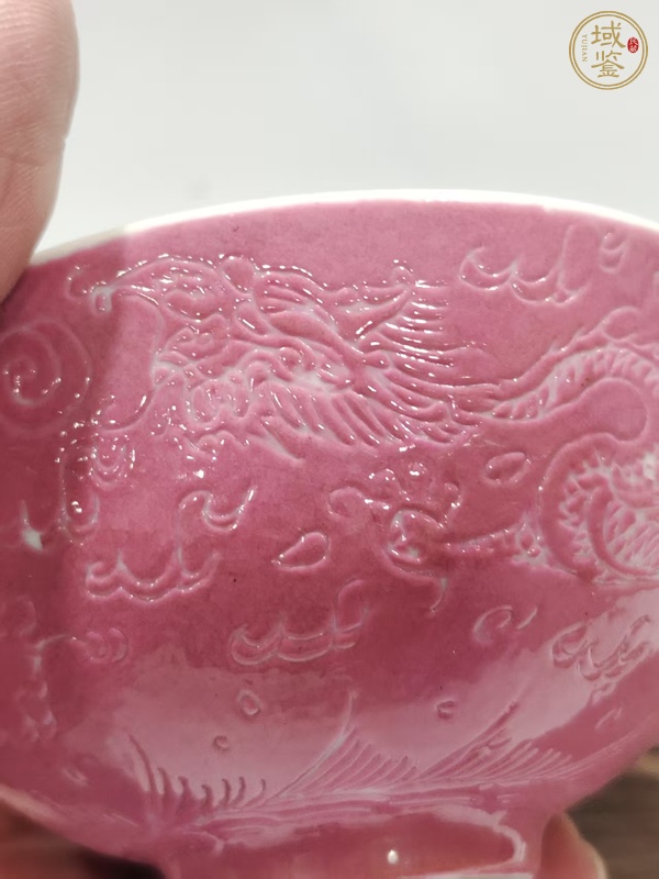 古玩陶瓷民國胭脂紅軋道龍紋把杯真品鑒賞圖