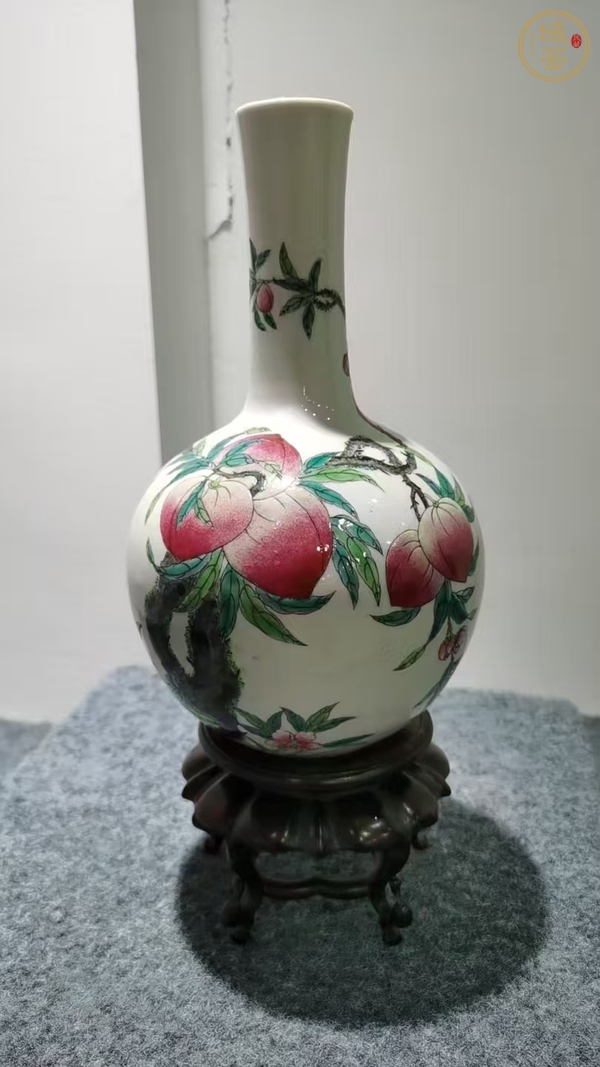 古玩陶瓷粉彩壽桃紋天球瓶真品鑒賞圖