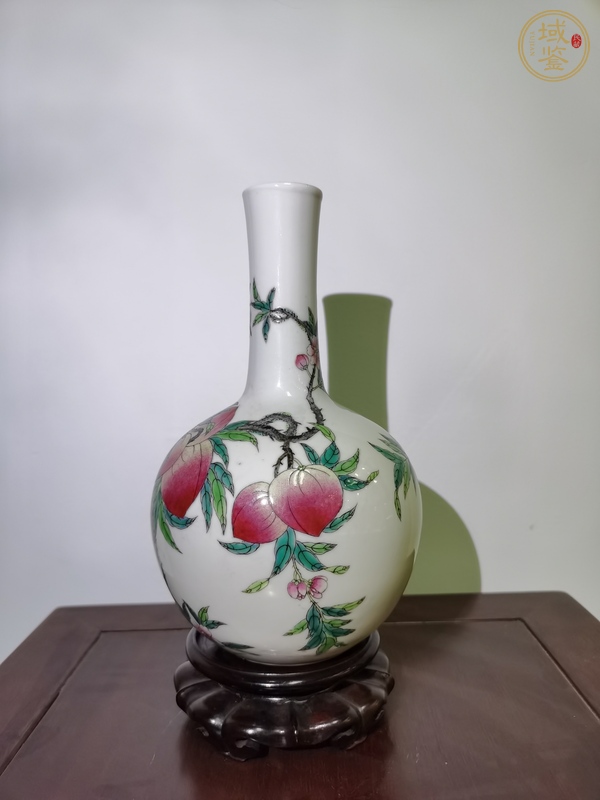 古玩陶瓷粉彩壽桃紋天球瓶真品鑒賞圖