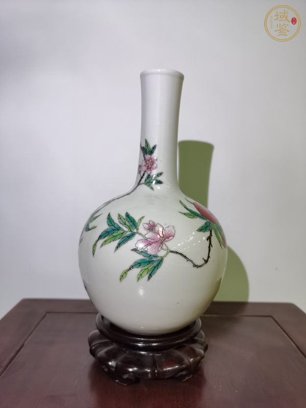 古玩陶瓷粉彩壽桃紋天球瓶真品鑒賞圖
