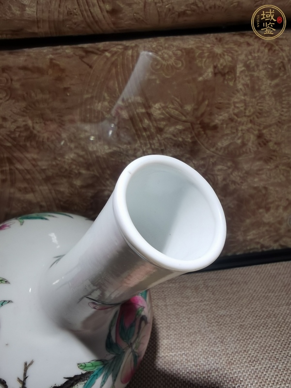 古玩陶瓷粉彩壽桃紋天球瓶真品鑒賞圖