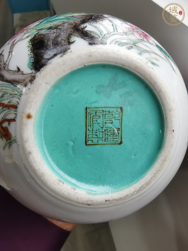 古玩陶瓷粉彩壽桃紋天球瓶真品鑒賞圖