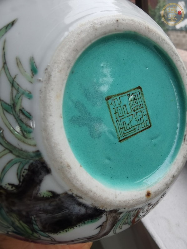 古玩陶瓷粉彩壽桃紋天球瓶真品鑒賞圖