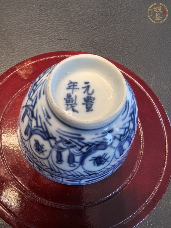 古玩陶瓷清中期青花杯真品鑒賞圖