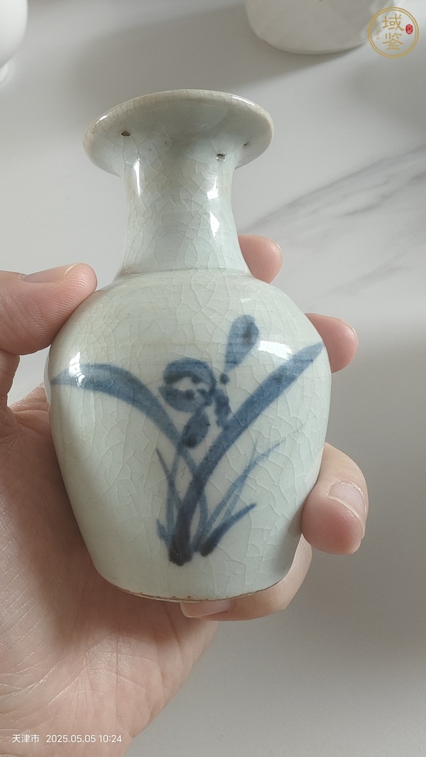 古玩陶瓷花卉紋青花瓶真品鑒賞圖