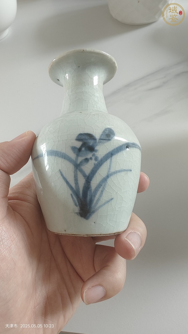 古玩花卉紋青花瓶真品鑒賞圖