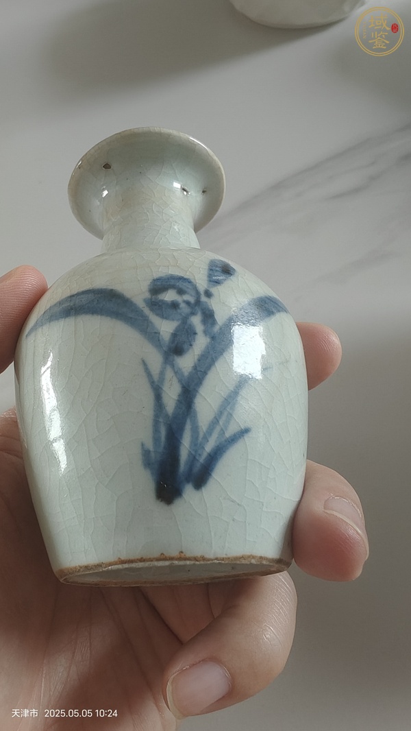 古玩陶瓷花卉紋青花瓶真品鑒賞圖