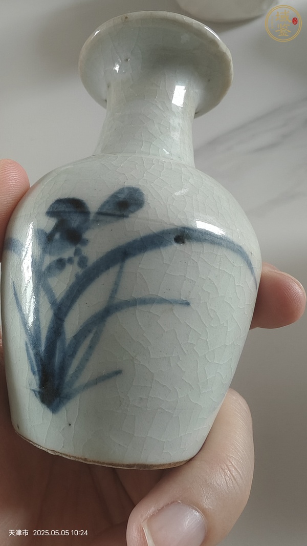 古玩陶瓷花卉紋青花瓶真品鑒賞圖