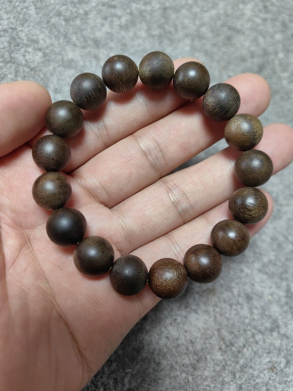 古玩雜項(xiàng)沉香手串拍賣，當(dāng)前價(jià)格1666元