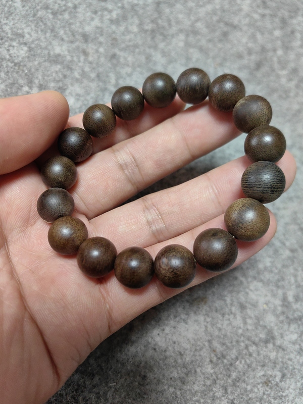 古玩雜項(xiàng)沉香手串拍賣，當(dāng)前價(jià)格1666元